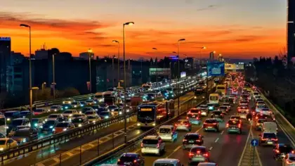 İstanbul'da trafik kilit noktasına yaklaştı
