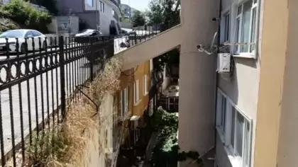 İstanbul'da üzerinden yol geçen bina! Görenler dönüp bir daha bakıyor!