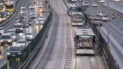 İstanbul’un metrobüs gerçeği: Fıtık ediyor!