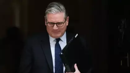 İstifa eden Başbakan Starmer siyaseti bıraktı