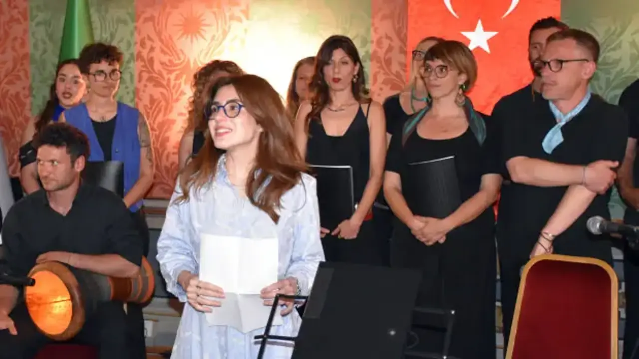 İtalya'da yabancılardan oluşan koro Türk Halk Müziği konseri verdi