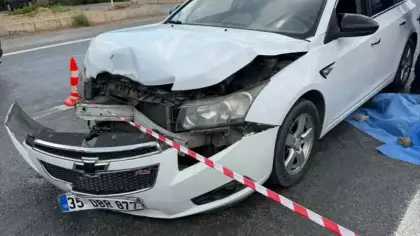 İzmir’de iki araç çarpıştı: Ölü ve yaralılar var