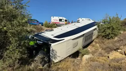 İzmir'de otobüsle çarpışan otomobildeki 2 kişi öldü