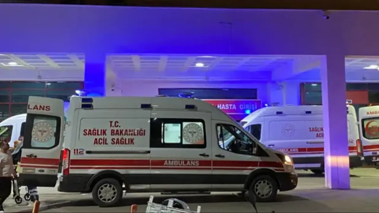 İzmir'de otomobiller çarpıştı: 1 ölü, 4 yaralı
