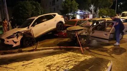 İzmir'de park halindeki araçlara çarptı! Acı gerçek ortaya çıktı