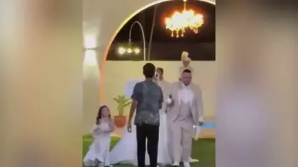 İzmir’deki bir sünnet düğününde akılalmaz görüntüler: At, sünnet çocuğunu üzerinden attı