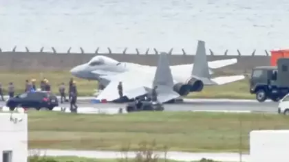 Japon jeti kanadının üstüne yattı