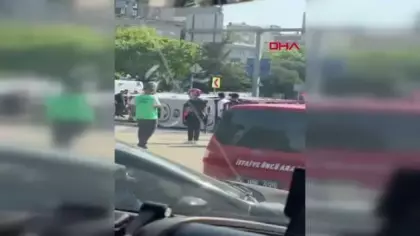 Kağıthane'de motosikletle çarpışan ambulans devrildi: 3'ü sağlık çalışanı 4 yaralı