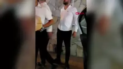 Karaköy’de Kanadalı turiste, takside önce gasp sonra bıçaklı saldırı iddiası; saldırı anları kamerada