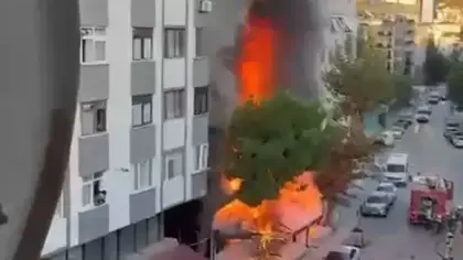 Kartal’da market alev alev yandı