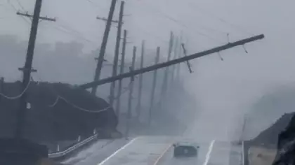 Kasırga şehri felç etti: Rüzgar hızı 130 km'ye kadar çıktı