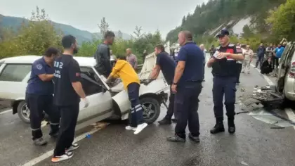 Kastamonu’da feci kaza! 2 araç çarpıştı: 1’i bebek 7 yaralı