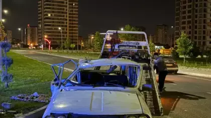 Kayseri'de iki otomobil çarpıştı: Yaralılar var