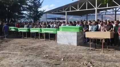 Kazada ölen 7 kişi toprağa verildi