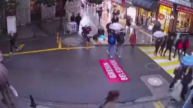 Kendini birdenbire aracın önüne atan adam evinde feci şekilde can verdi!