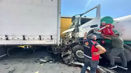 Keşan'da feci kaza: Direksiyon başında uyuyan sürücü park halindeki tırlara çarptı