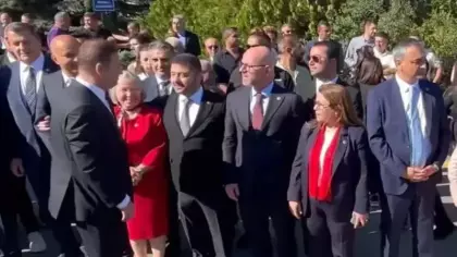 Kılıçdaroğlu “Bu çatı altında yeri yok” demişti! Yazgan Anıtkabir’de en önde