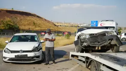 Kırıkkale'de iki otomobil kafa kafaya çarpıştı: Yaralılar var
