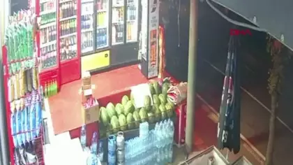 Kocaeli'de feci kaza: Çarptığı kızın üzerinden geçip kaçtı!