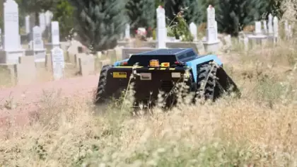 Konya Büyükşehir, mezarlarda robot kullanmaya başladı