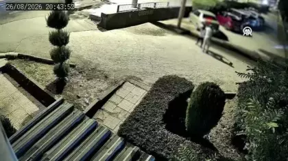 Kucağında çocuğuyla eşinin silahlı saldırısına uğrayan kadın hayatını kaybetti