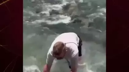 Küçük kız akıntıya kapıldı: Rus turist kızı işte böyle kurtardı
