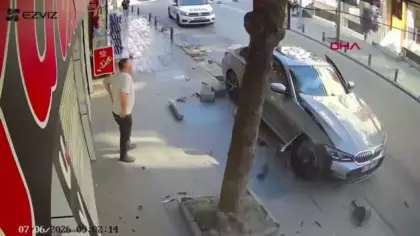 Küçükçekmece'de çarptığı yaya 2 metre havaya uçtu; yaralıya değil, hasara baktı