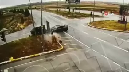 Kütahya'da korkunç kaza: İki otomobil kafa kafaya çarpıştı, ortalık savaş alanına döndü!