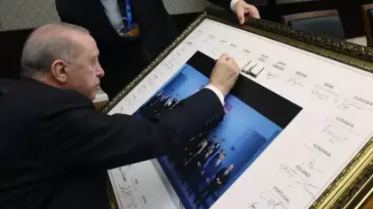 Liderler, Zirve'deki aile fotoğrafını imzaladı