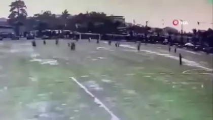 Maç oynanırken sahaya yıldırım düştü: 1 ölü, 9 yaralı