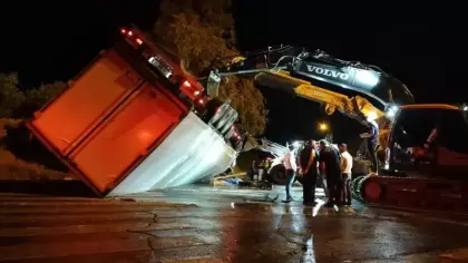 Manavgat'ta katliam gibi kaza: 2 yabancı uyruklu dorsenin altında can vardi! Dikkat çeken kırmızı ışık detayı