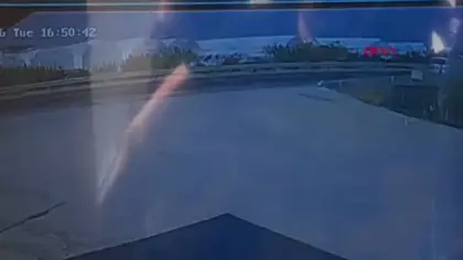 Manavgat'ta kontrolden çıkan otomobil dereye uçtu: Kaza anı kamerada