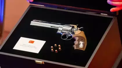 Mango hediyesi sonrası Magyar'dan gülümseten paylaşım: Herkes tabanca vermiyor