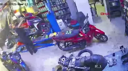 Manisa'da şaşkına çeviren müdahale: Alev alan motoru üfleyerek söndürdü