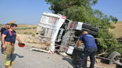 Manisa'da yolcu otobüsü kamyona çarptı: 1 kişi öldü, 7 kişi yaralandı