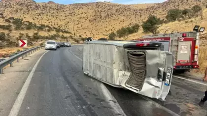 Mardin’de minibüs devrildi: Yaralılar var