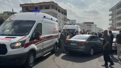 Mardin'de otomobilin araçtan inen çocuğa çarptığı kaza kamerada