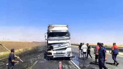 Mardin'de seyir halindeki tırda çıkan yangın söndürüldü