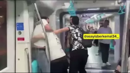 Marmaray’da kavga ettiler, kavgayı ayırmaya çalışan güvenliğe saldırdılar!