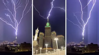 Mekke'de Mescid-i Haram'a yağmur yağdı, şimşekler gökyüzünü aydınlattı