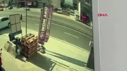 Mersin'de feci kaza kamerada: Tankerin çarptığı talihsiz kadın öldü