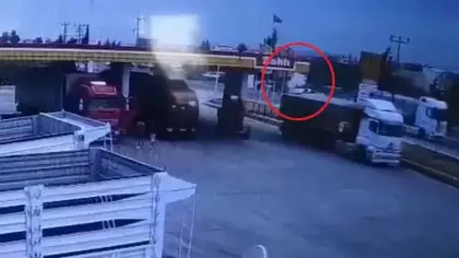 Mersin'de TIR'lar çarpıştı: 1 ölü, 2 yaralı