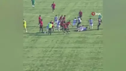 Mersin'deki futbol maçında saha karıştı: Tekme tokat birbirlerine girdiler
