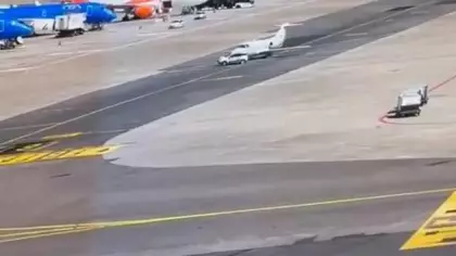 Milano Linate Havalimanı'nda hizmet aracı özel jete çarptı