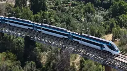 Milli elektrikli hızlı tren saatte 250 kilometreye ulaşarak rekorunu geliştirdi