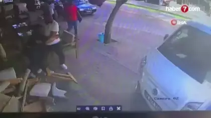 Minibüs kontrolden çıkıp kafeye daldı ölümden saniyelerle yaralı kurtuldu