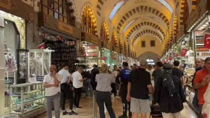 Mısır Çarşısı'nda korkutan yangın!