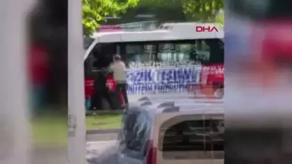 Motokuryeden yol verme tartışmasında minibüse kasklı saldırı