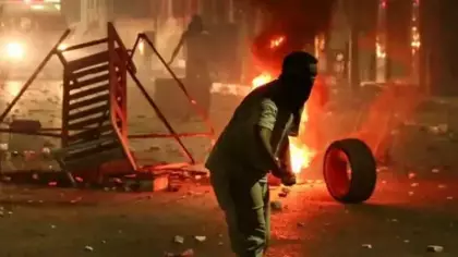 Mülteci botu battı, Tunus sokakları karıştı
