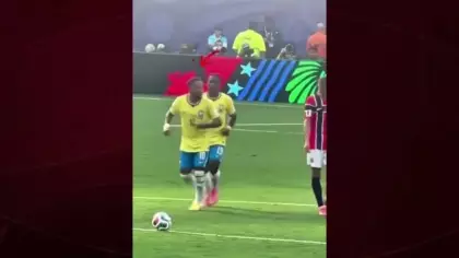 Neymar önce omuz attı sonra özür diledi!